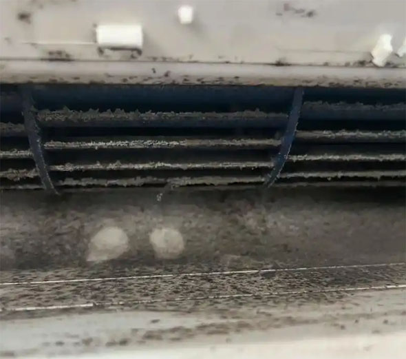 白玉空调吹的风有股烧焦味是怎么回事